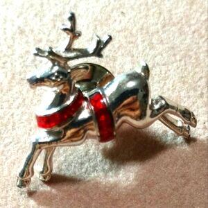🩸SALE $6.00🩸Avon Reindeer Christmas Pin Brooch Red Crystal Rhinestone Silver